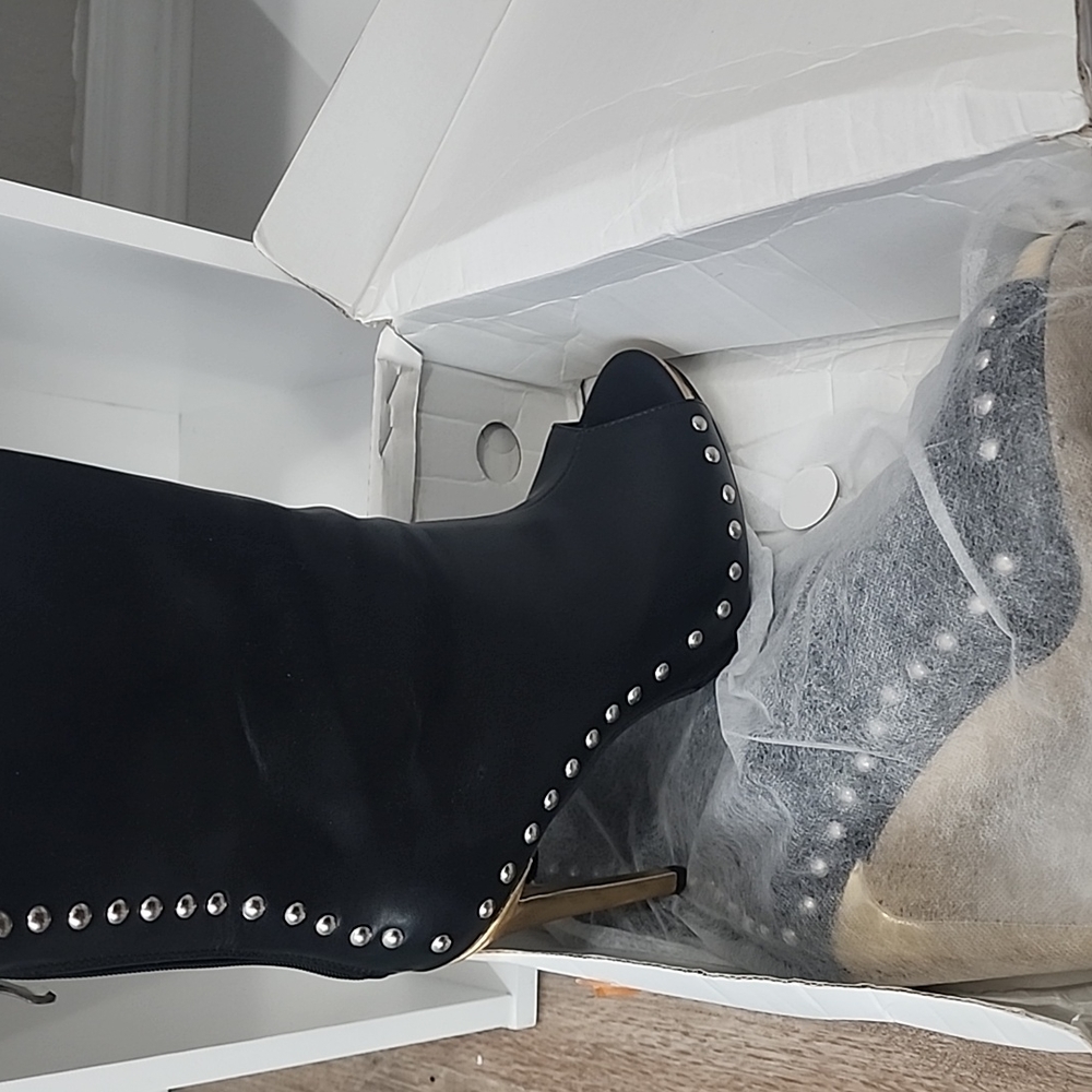 Stylish Black peep toe bootie